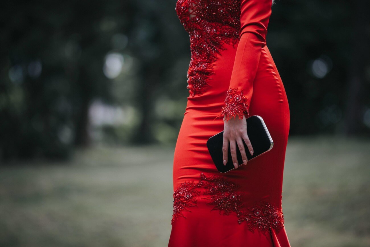 jakie buty do czerwonej sukienki sprawdź stylizacje